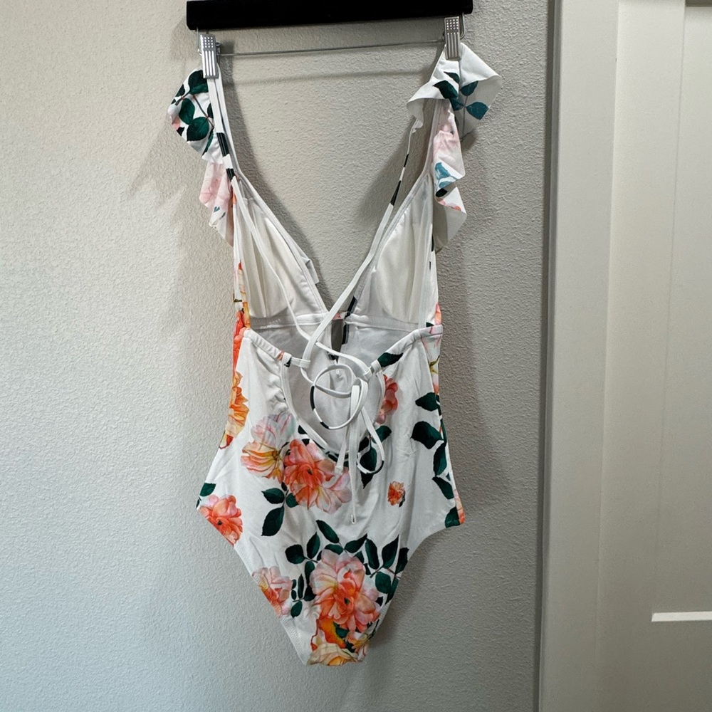 NWT Cupshe Floral One-piece swimwear - Picture 3 of 4